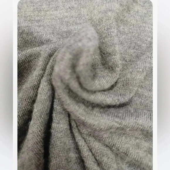 Banana Republic Grey 100% Merino Wool  Decorative Arm Slits Top Size Medium - Picture 7 of 8
